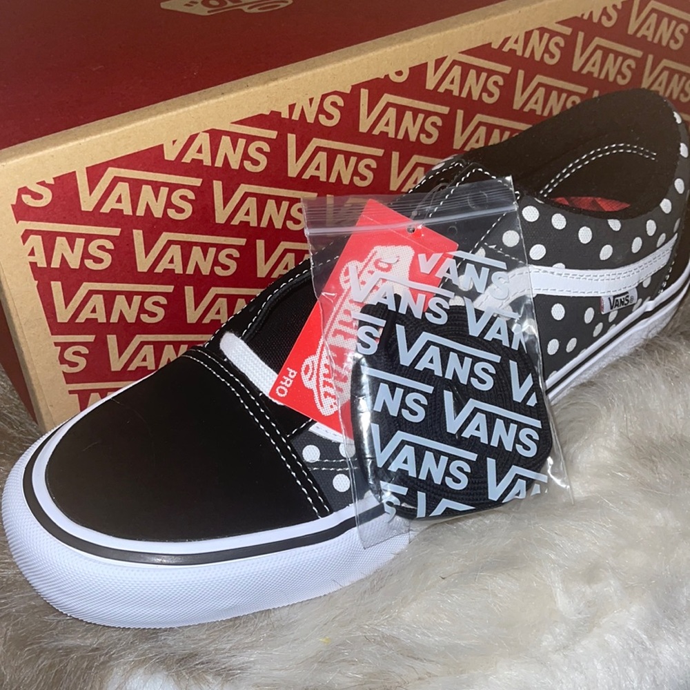 My partner no longer wants these shoes.